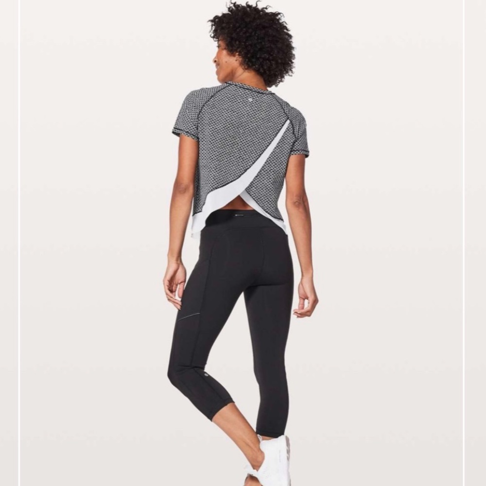 Lululemon Quick Pace Short Sleeve
Monochromic Black / White